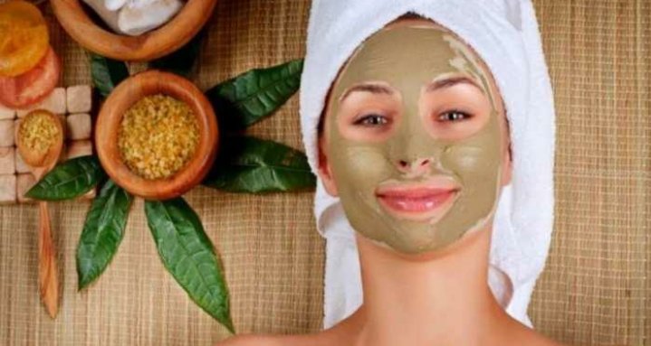 इन चीजों को मिलाकर लगाएं मुल्तानी मिट्टी मिलेगा दाग धब्बों से छुटकारा और चेहरा रहेगा खूबसूरत।