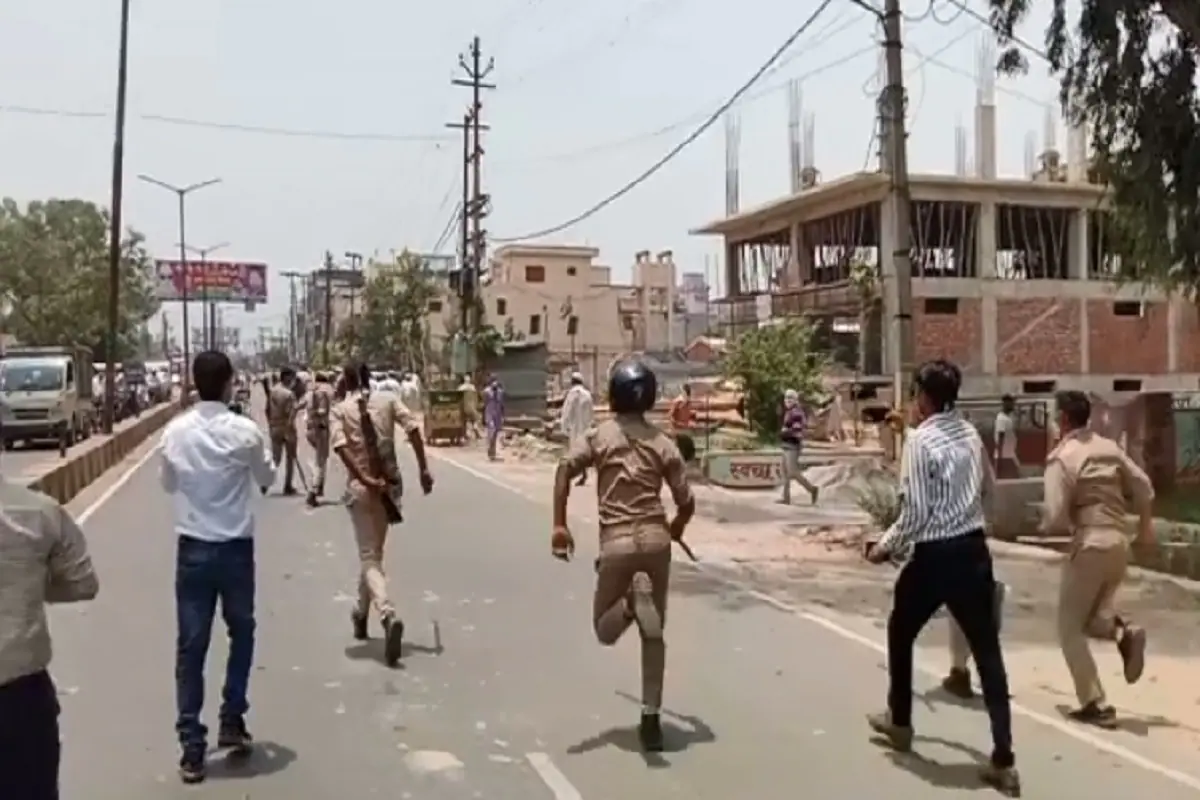 यूपी में सपा और भाजपा के कार्यकर्ता फिर भिड़े, जानें किन जिलों में चल रहा बवाल ?